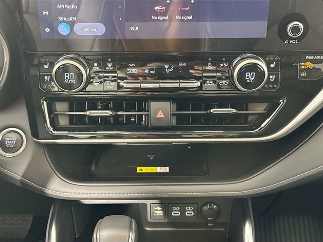 Used 2024 Toyota Highlander Platinum image 14