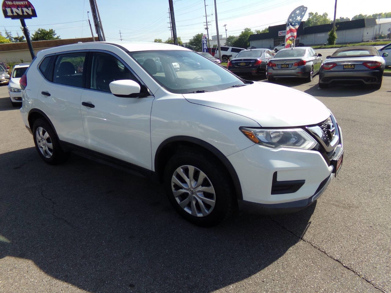Used 2017 Nissan Rogue S image 3