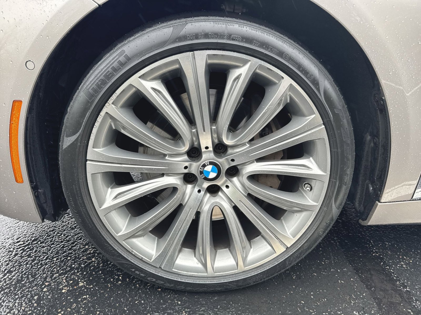 Used 2021 BMW 750i xDrive w/ Executive Package image 7