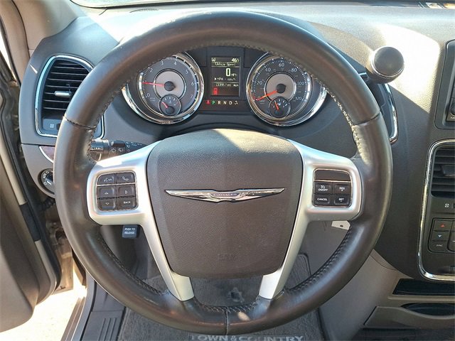 Used 2015 Chrysler Town & Country Touring image 16
