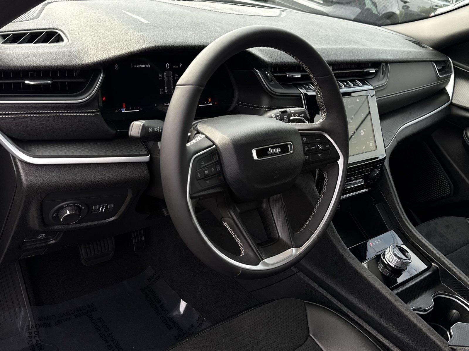 Used 2025 Jeep Grand Cherokee Altitude AWD/4WD image 16