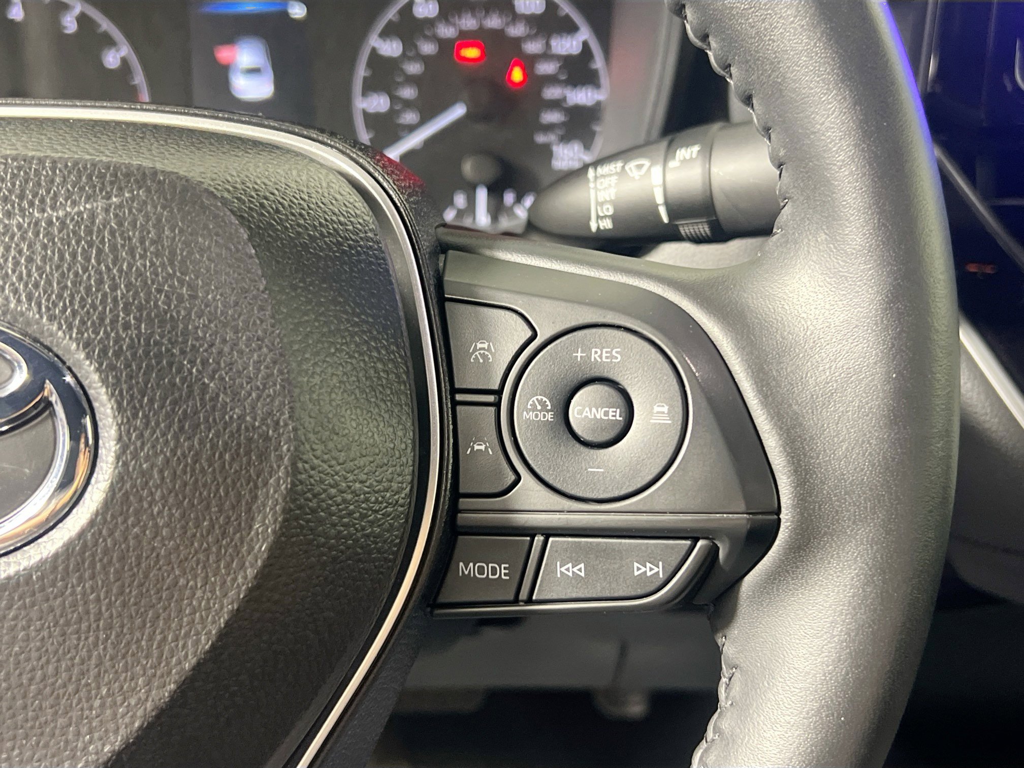 Used 2025 Toyota Corolla SE image 18