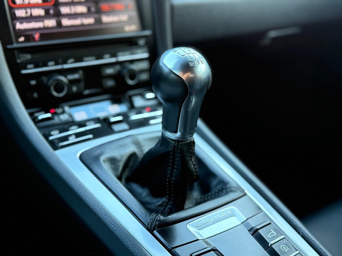 Used 2015 Porsche Cayman RWD image 18