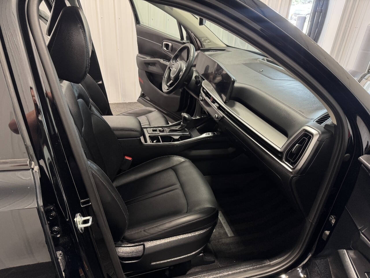 Used 2025 Kia Sorento EX AWD/4WD image 18