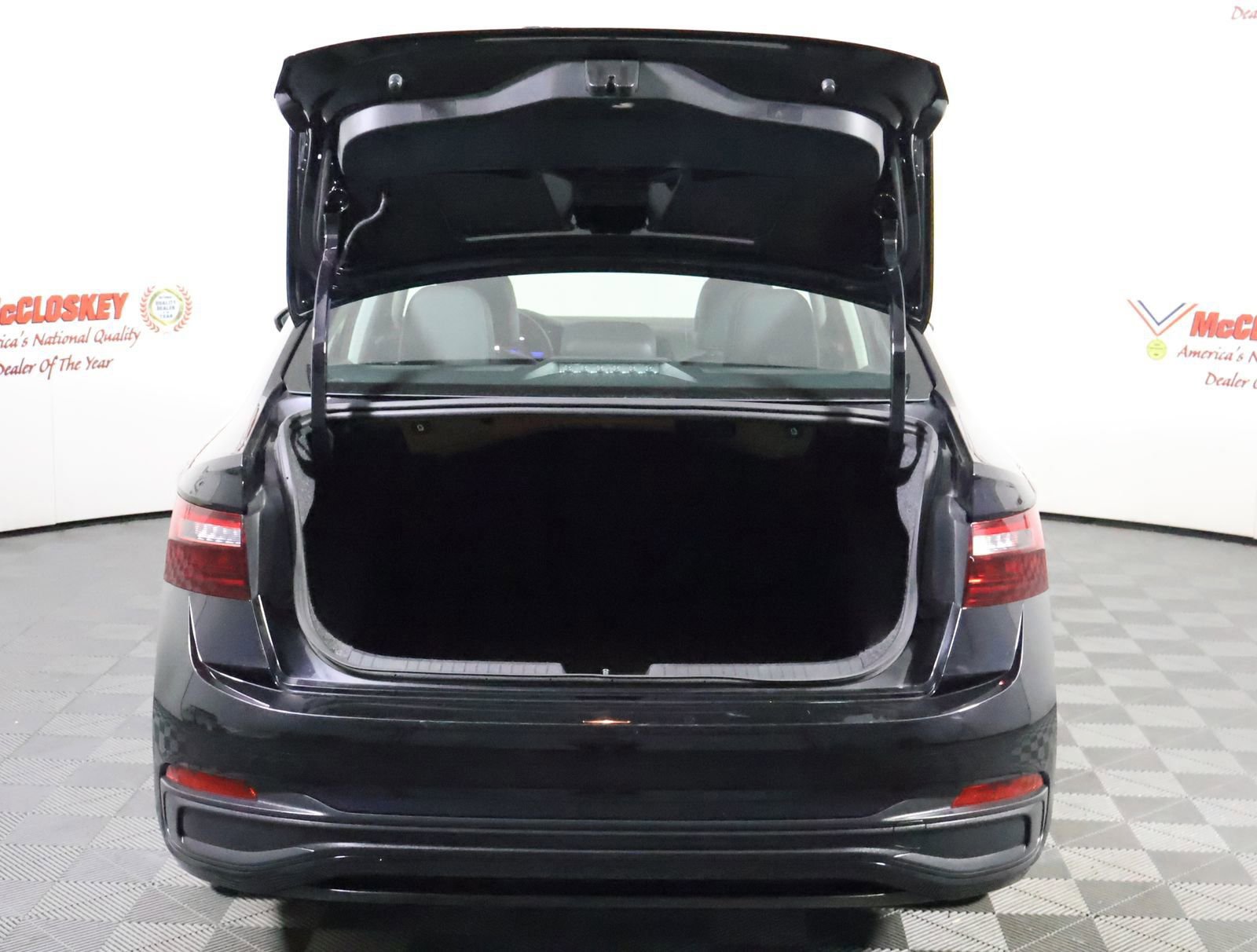 Used 2024 Volkswagen Jetta SE image 12