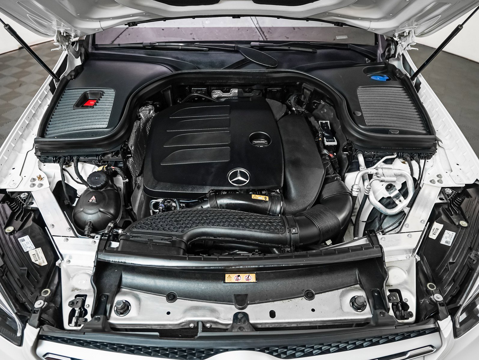 Used 2022 Mercedes-Benz GLC 300 image 3