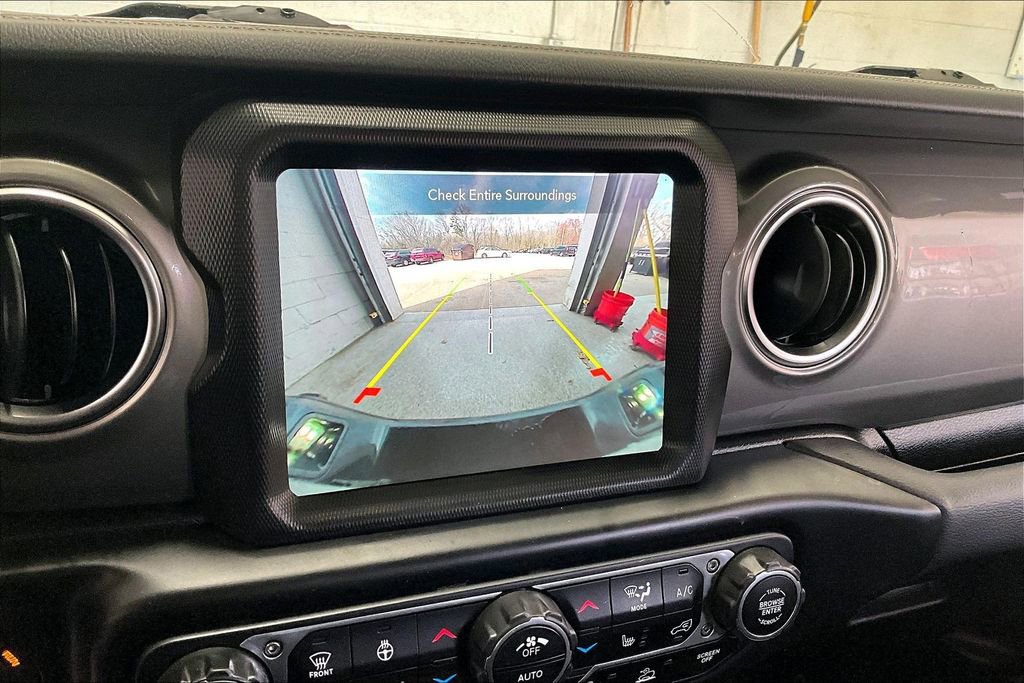 Used 2022 Jeep Gladiator Overland w/ Cold Weather Group AWD/4WD image 14