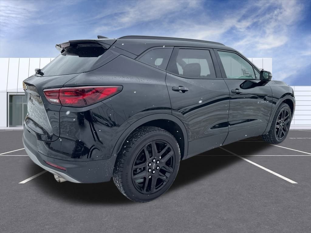 Used 2023 Chevrolet Blazer LT AWD/4WD image 3