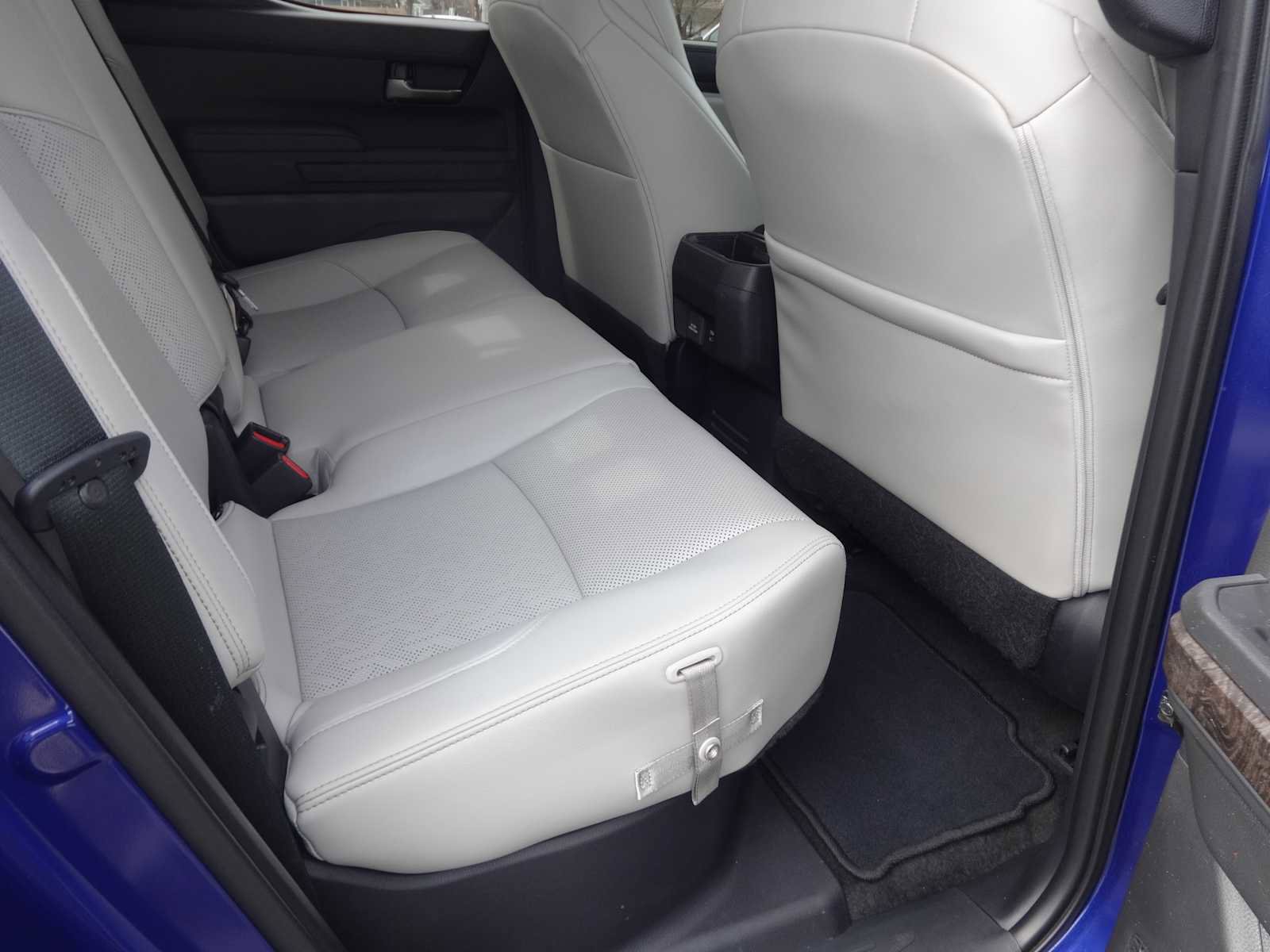 Used 2024 Toyota Tacoma Limited w/ Limited Package (LT) image 11