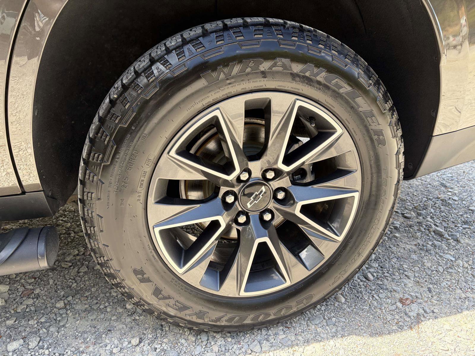 Used 2021 Chevrolet Tahoe Z71 w/ Z71 Signature Package image 27