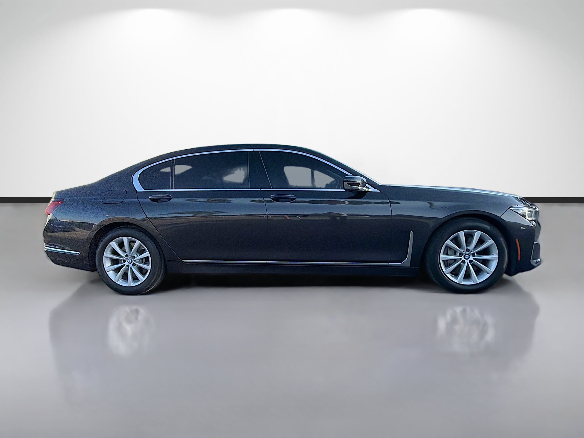Used 2020 BMW 740i w/ Cold Weather Package RWD image 2