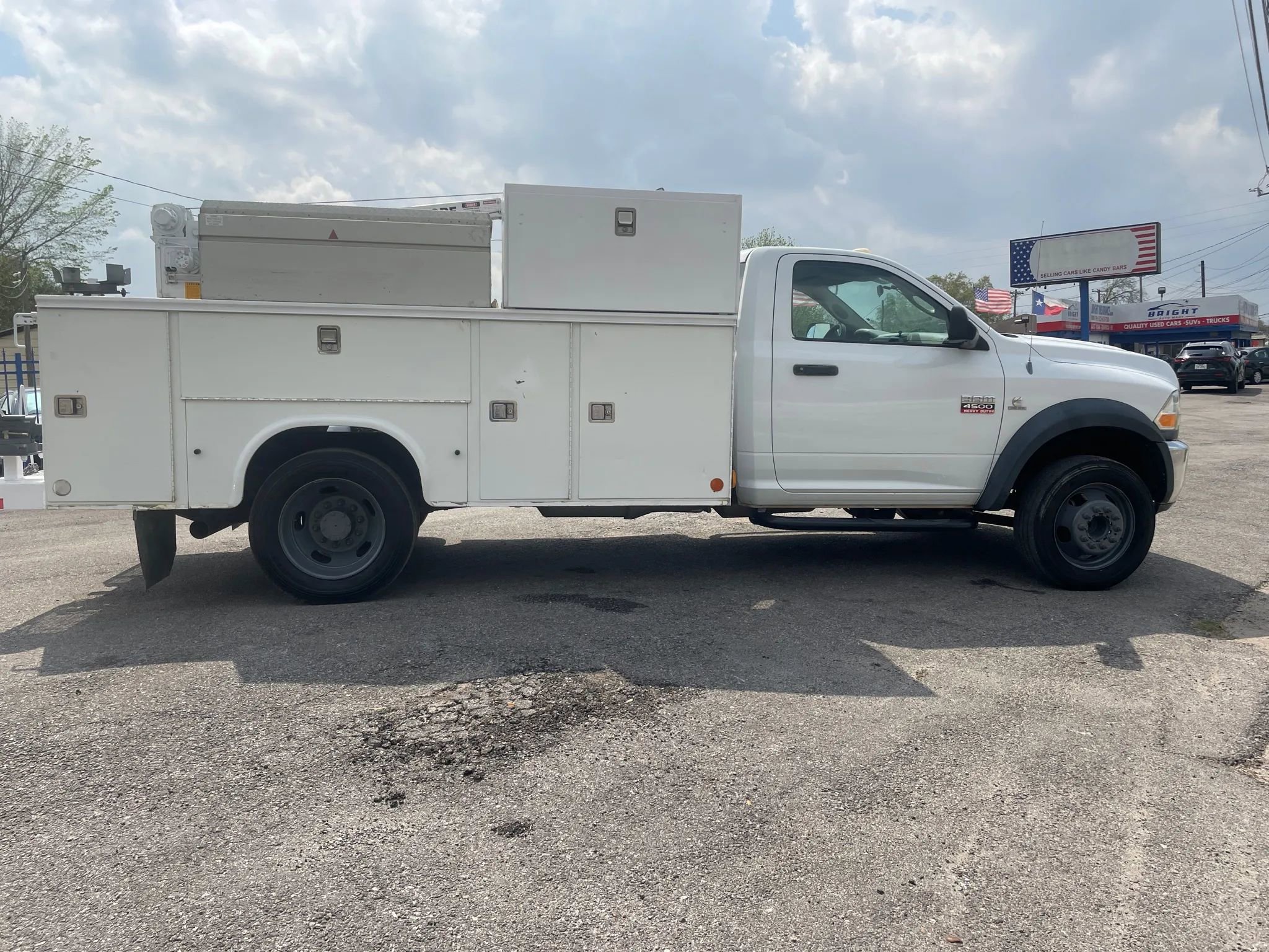 Used 2011 RAM 4500 2WD Regular Cab w/ ST Decor Group image 27