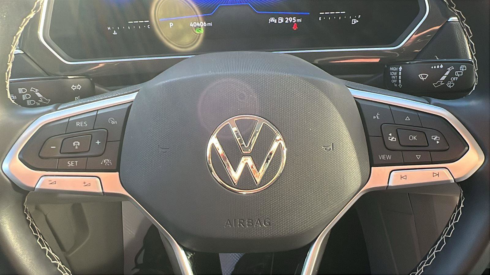 Used 2022 Volkswagen Tiguan SE image 32