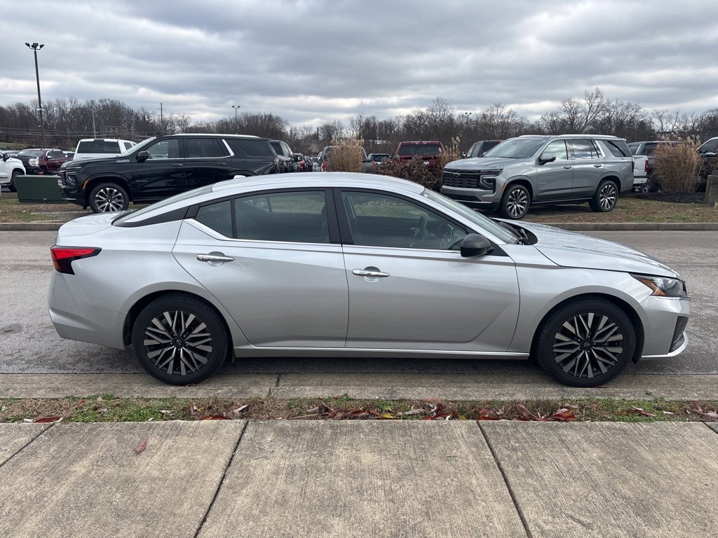 Used 2024 Nissan Altima 2.5 SV image 4