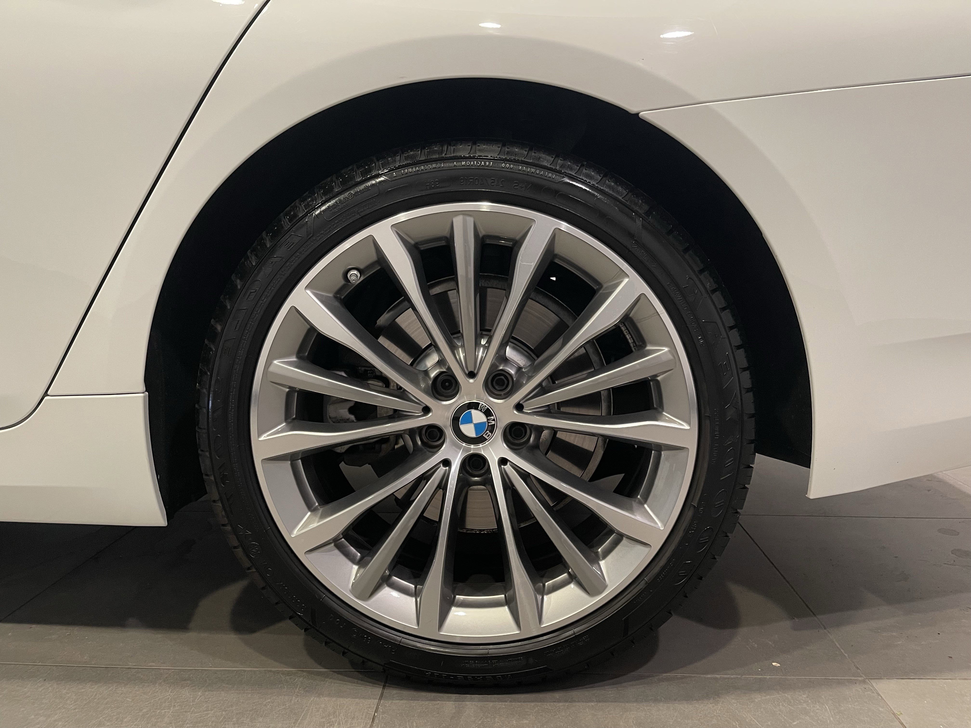 Certified 2022 BMW 530i xDrive w/ Premium Package AWD/4WD image 8