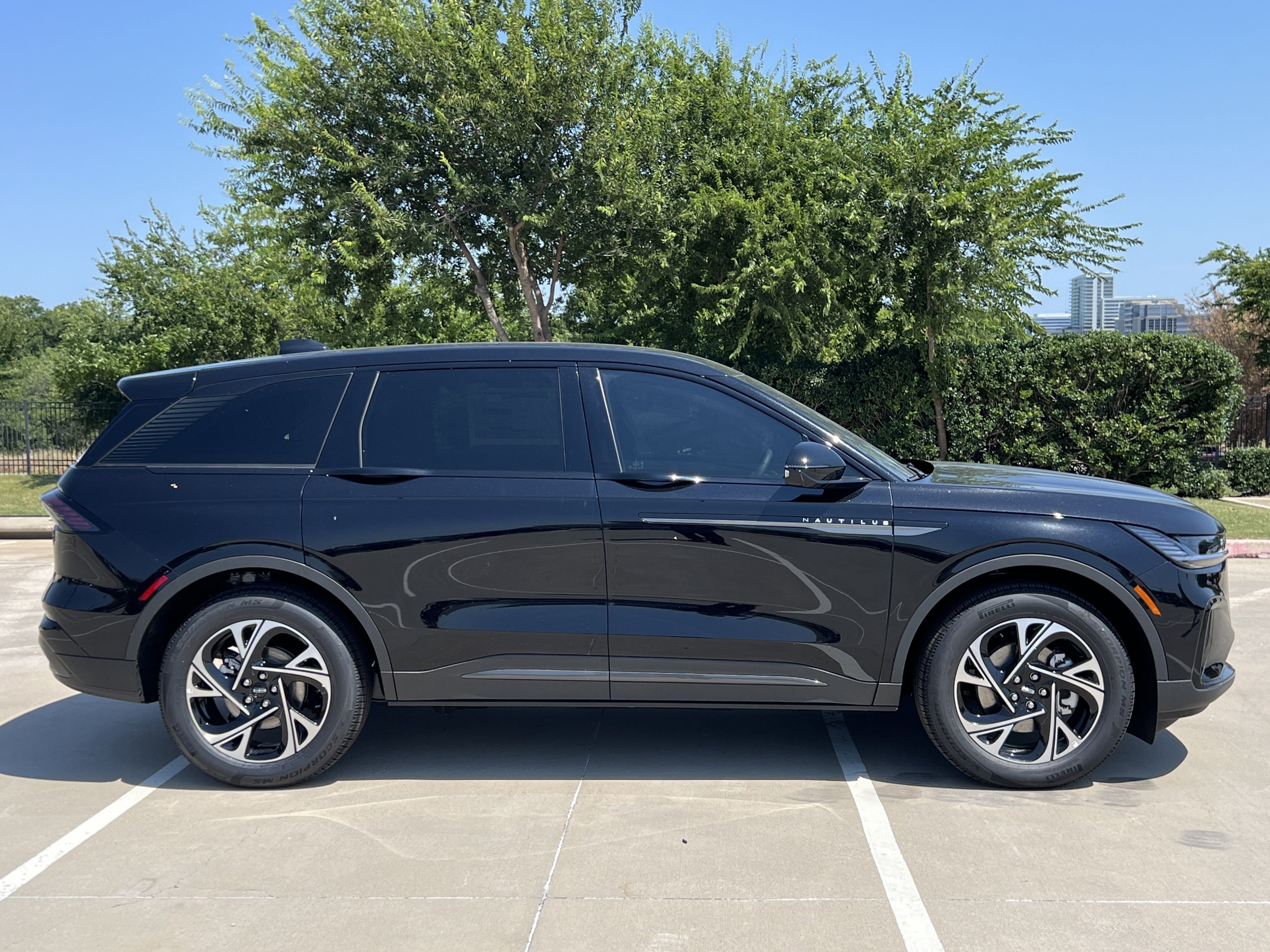 New 2025 Lincoln Nautilus Premier w/ Jet Appearance Package image 10