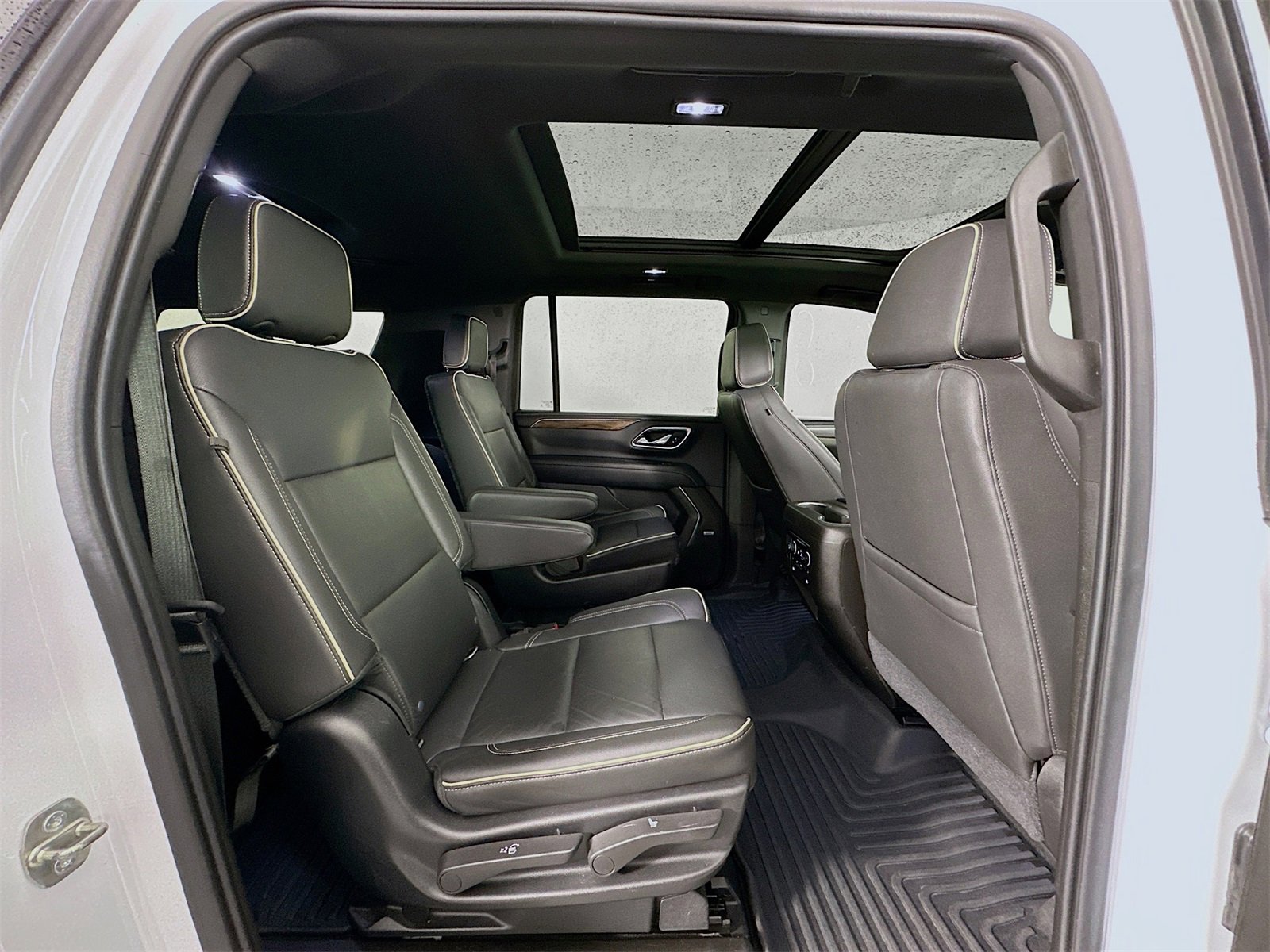 Used 2021 Chevrolet Suburban Premier w/ Premium Package image 30