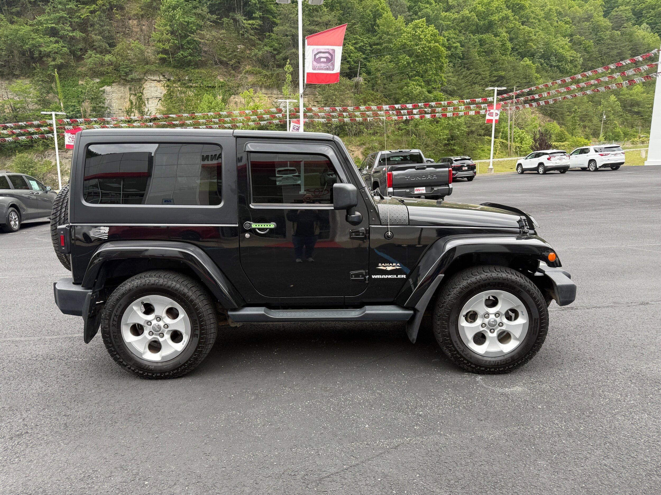Used 2014 Jeep Wrangler Sahara w/ Connectivity Group AWD/4WD image 6