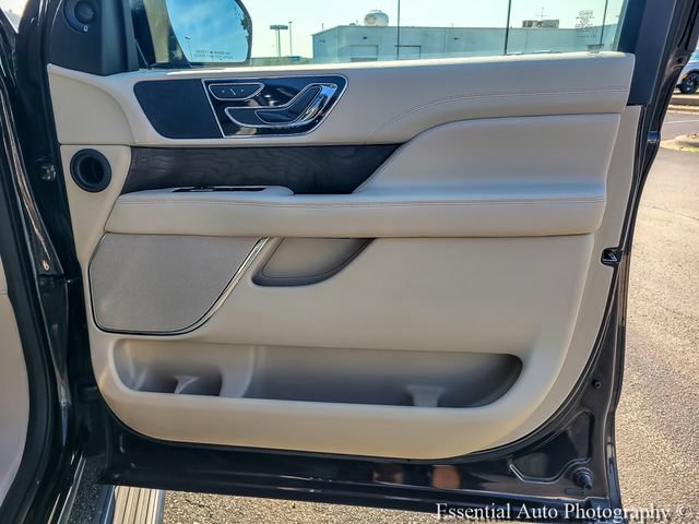 Used 2019 Lincoln Navigator Select AWD/4WD image 33