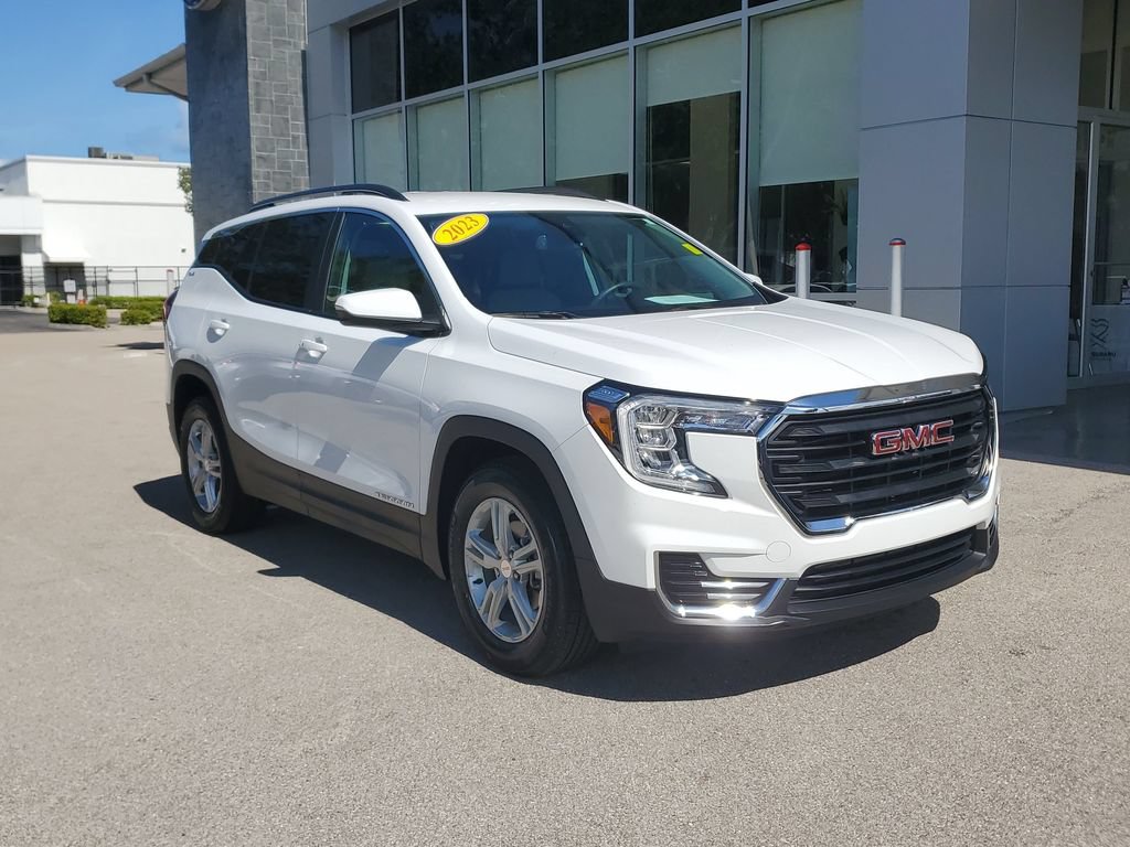 Used 2023 GMC Terrain SLE w/ Driver Convenience Package FWD image 7