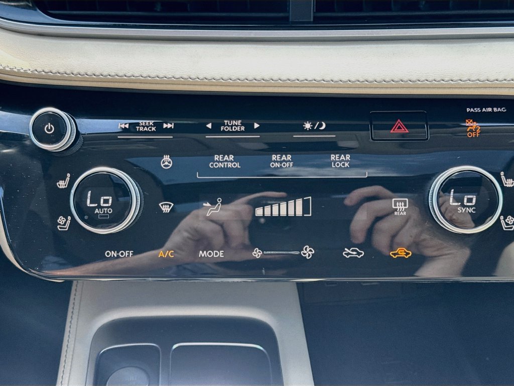 Used 2023 INFINITI QX60 Luxe w/ Vision Package AWD/4WD image 17