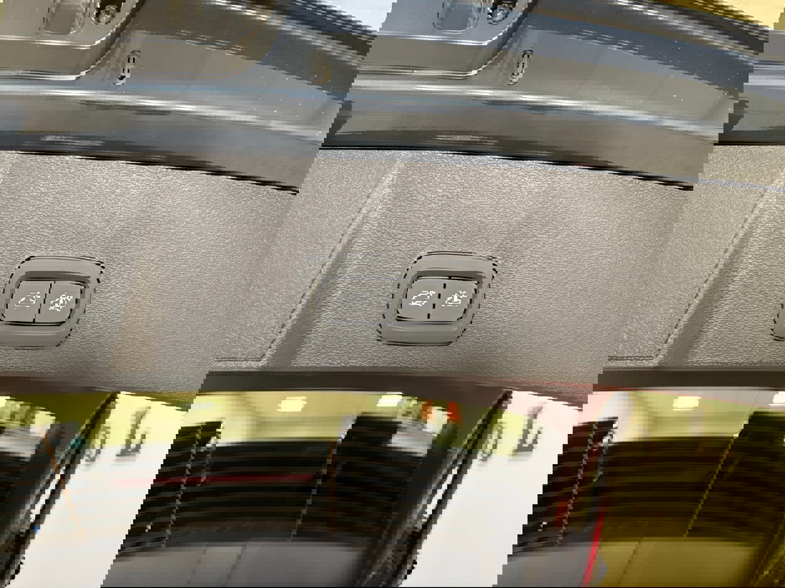 New 2026 Volvo XC40 B5 Ultra w/ Protection Package Premier image 35