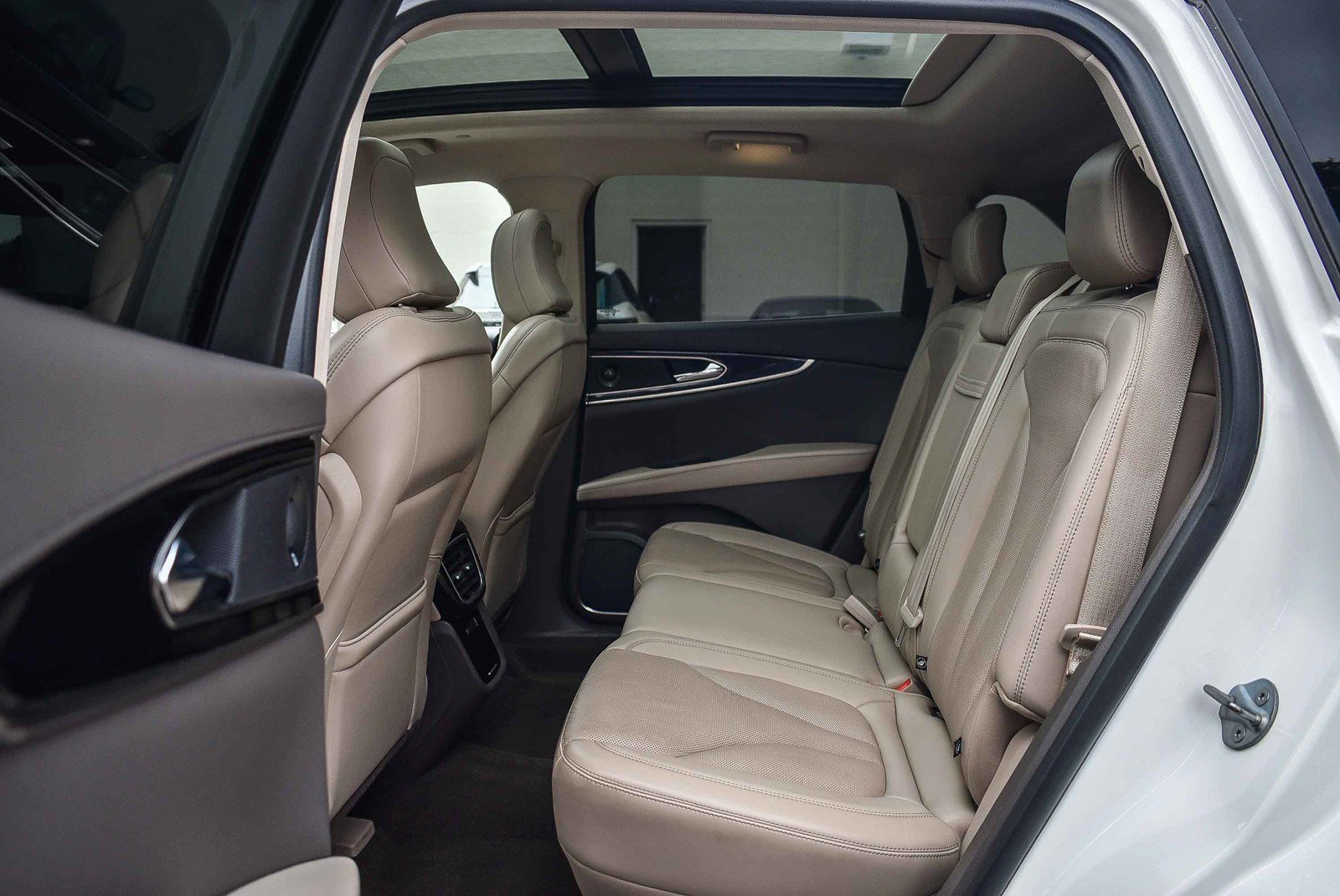 Used 2022 Lincoln Nautilus Reserve w/ Luxury Package image 15