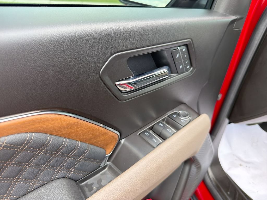 Used 2025 GMC Canyon Denali AWD/4WD image 19