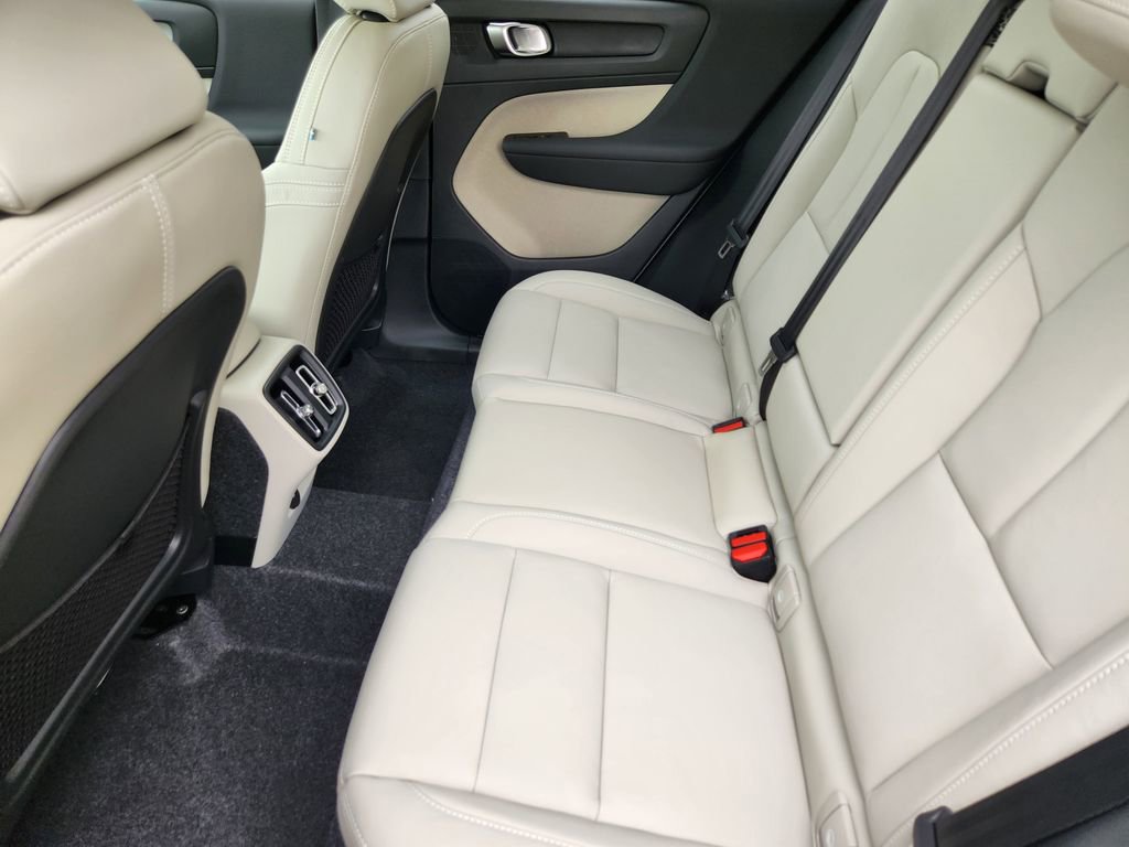 New 2026 Volvo XC40 B5 Ultra w/ Climate Package AWD/4WD image 19