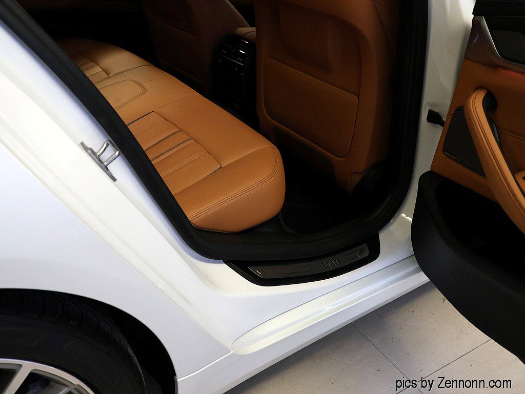 Used 2020 BMW 540i xDrive w/ Premium Package image 35