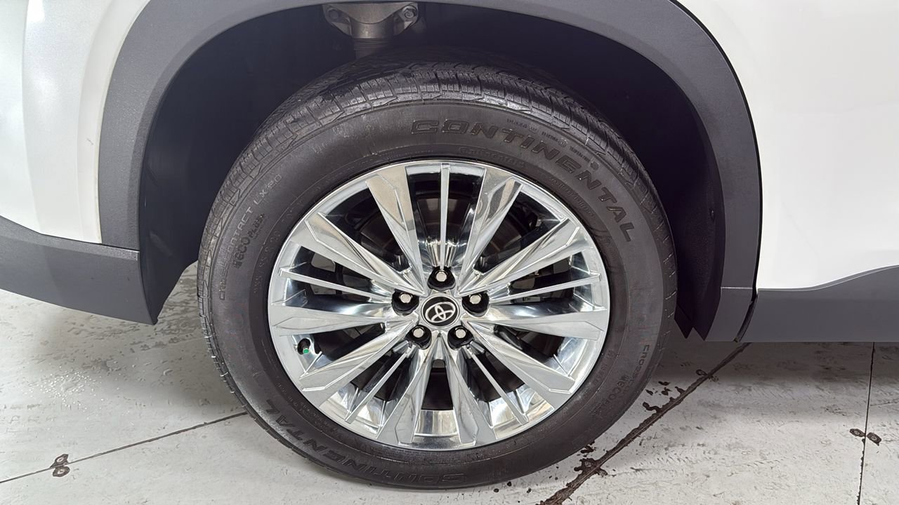 Certified 2024 Toyota Grand Highlander Platinum image 23