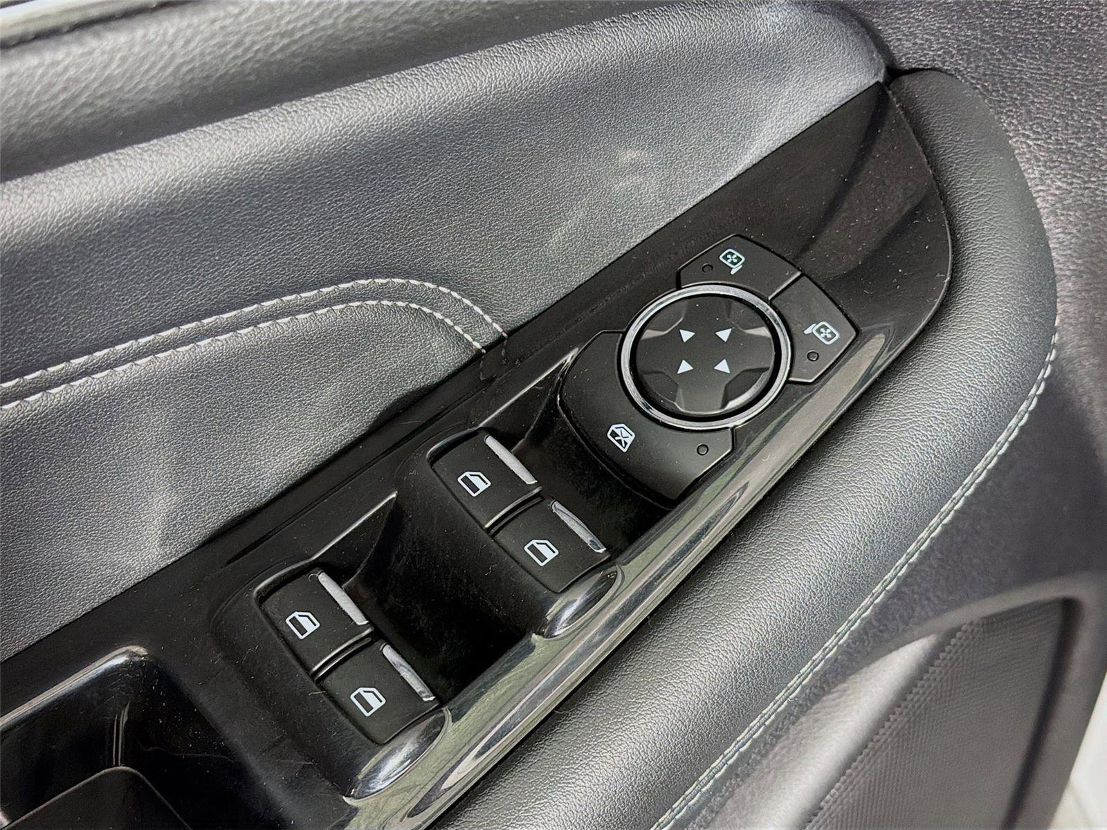 Used 2019 Ford Edge Titanium w/ Equipment Group 301A AWD/4WD image 20