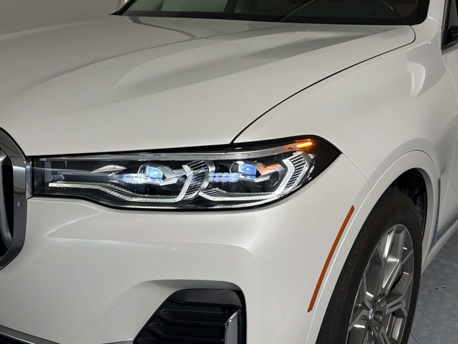 Used 2020 BMW X7 xDrive40i w/ Premium Package AWD/4WD image 12