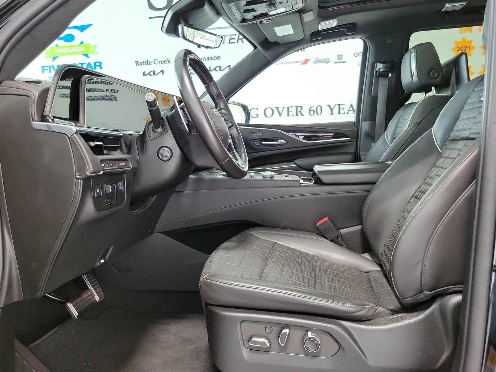Used 2023 Cadillac Escalade V AWD/4WD image 9