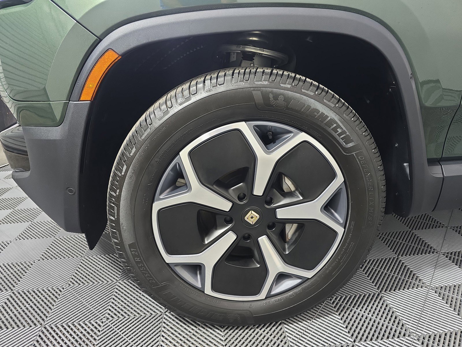 Used 2024 Rivian R1S Adventure AWD/4WD image 9