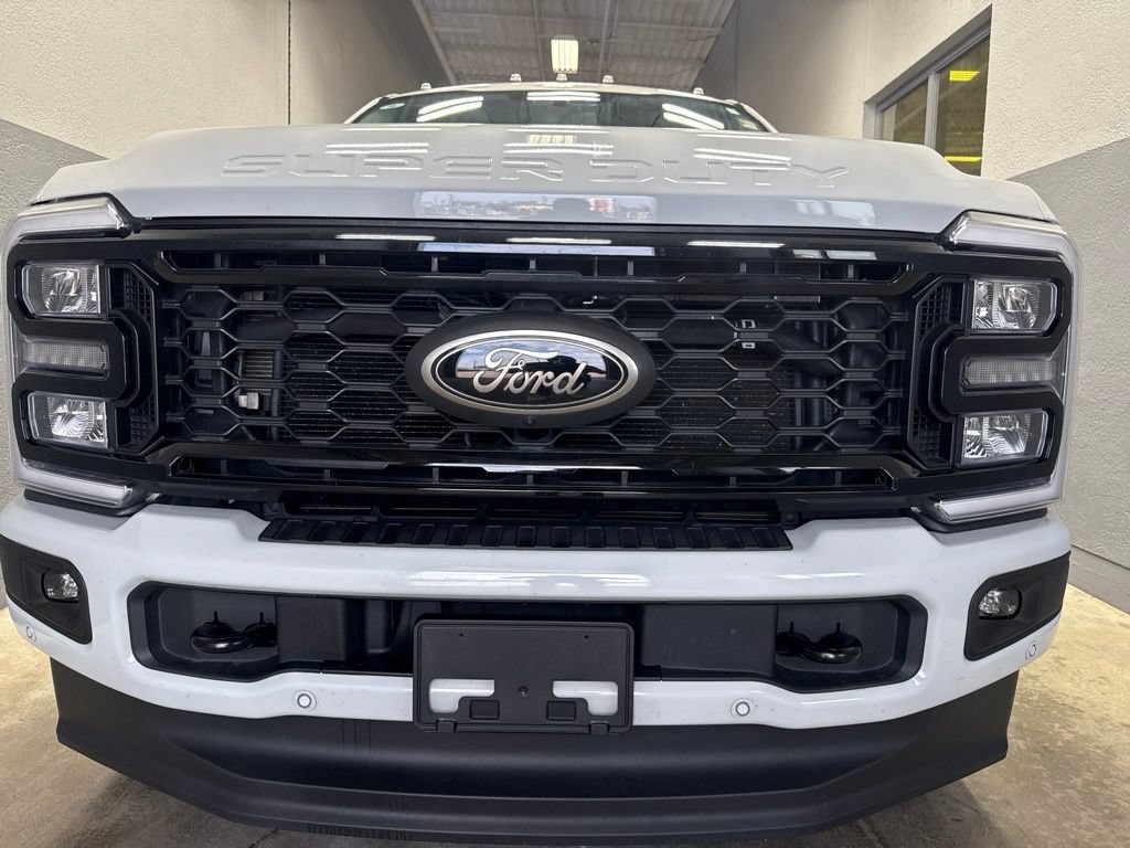 Used 2025 Ford F350 Lariat w/ Lariat Ultimate Package AWD/4WD image 3