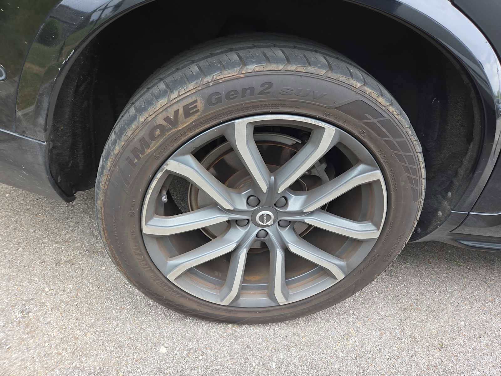 Used 2017 Volvo XC90 T6 Momentum w/ Vision Package AWD/4WD image 4