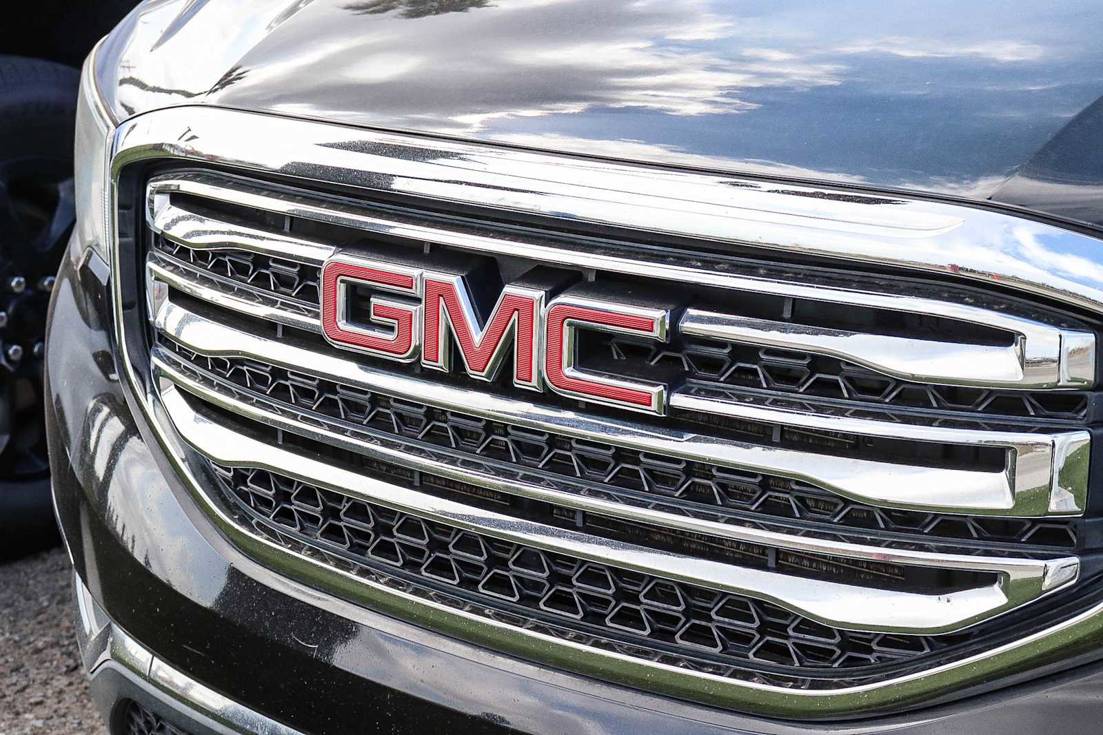 Used 2018 GMC Acadia SLE w/ Driver Alert Package I image 3