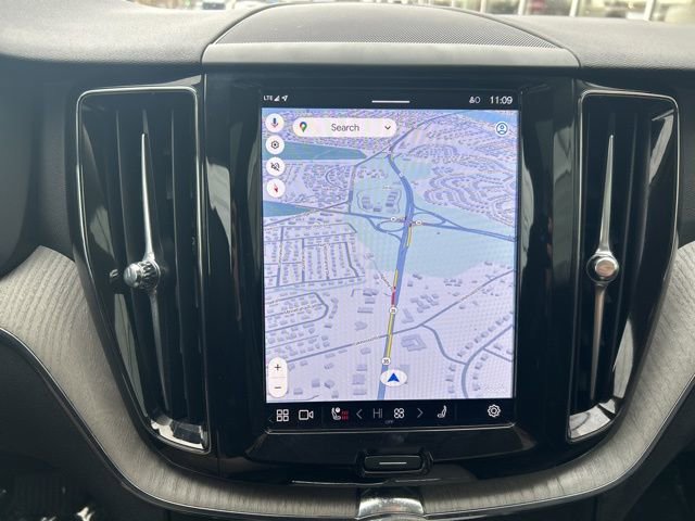 Certified 2025 Volvo XC60 B5 Plus image 22