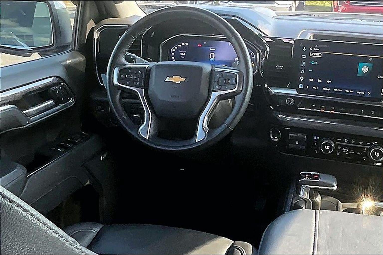 Used 2025 Chevrolet Silverado 1500 LTZ w/ LTZ Premium Package AWD/4WD image 5