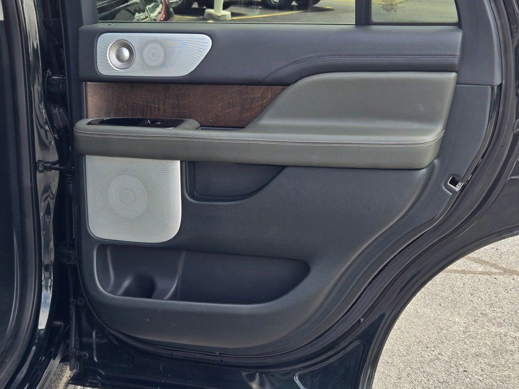 Used 2023 Lincoln Navigator Black Label AWD/4WD image 8