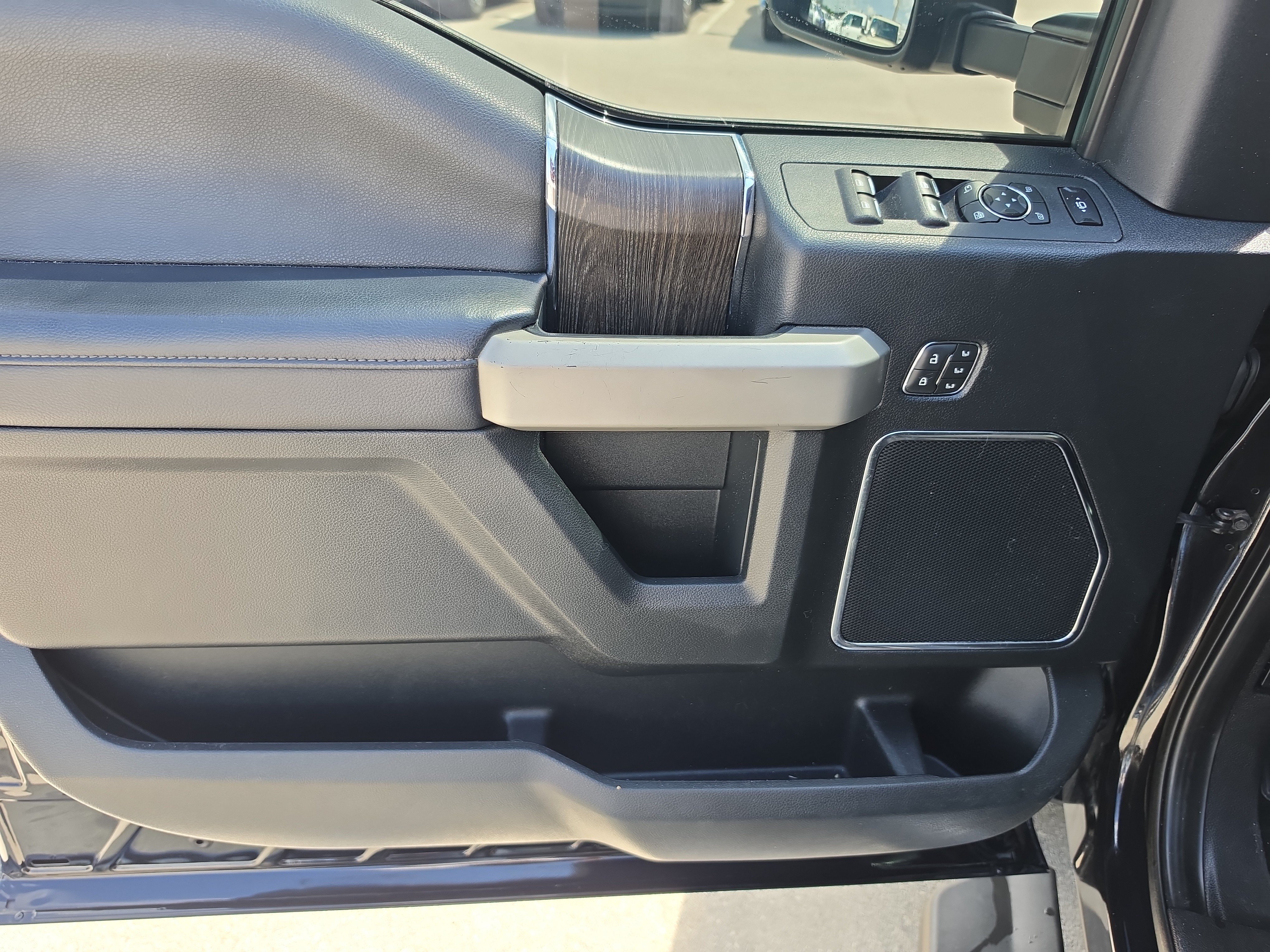 Used 2020 Ford F350 Lariat w/ Lariat Ultimate Package AWD/4WD image 15