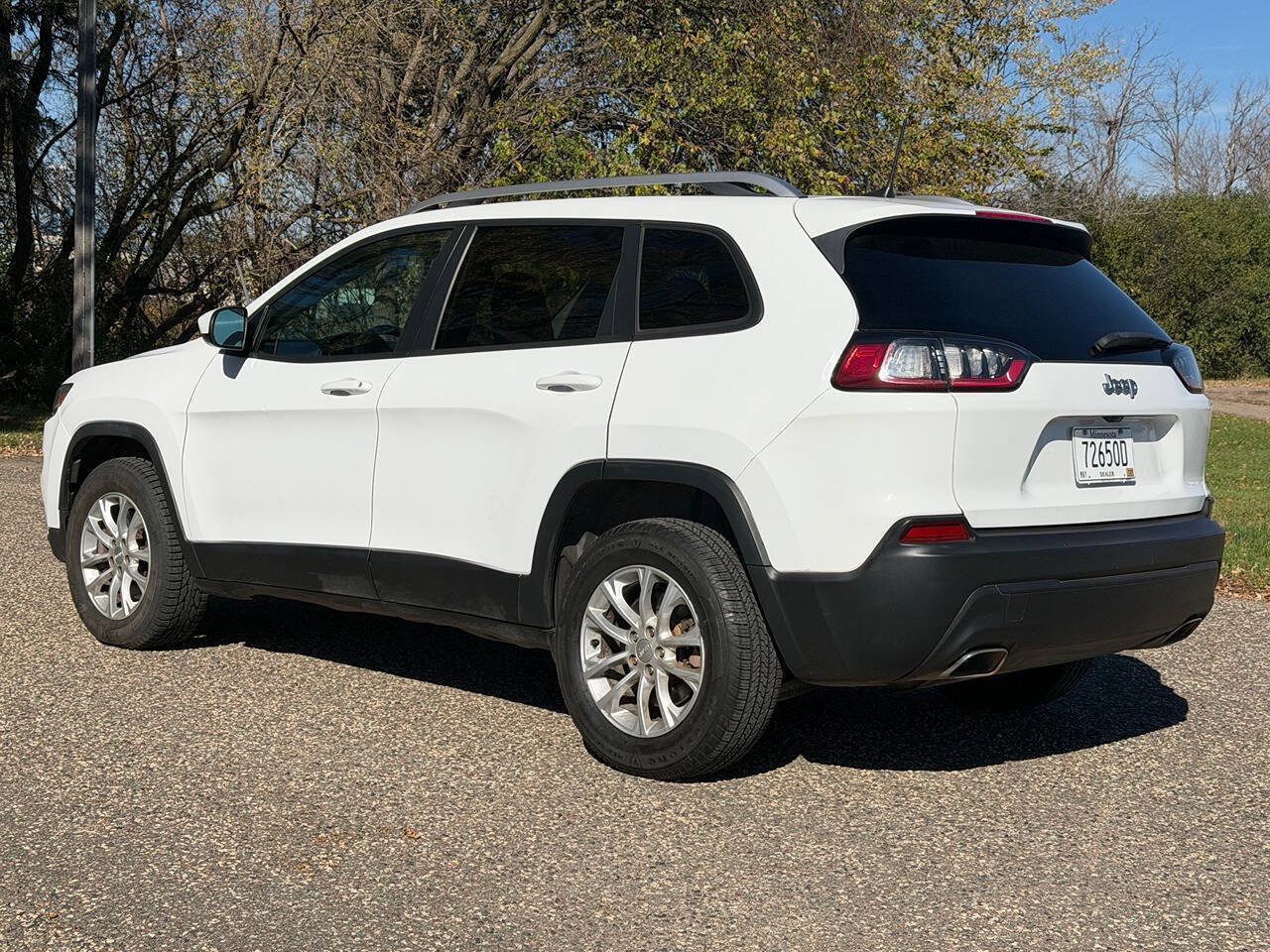 Used 2020 Jeep Cherokee Latitude w/ Cold Weather Group AWD/4WD image 4