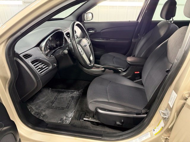Used 2013 Chrysler 200 Touring FWD image 7