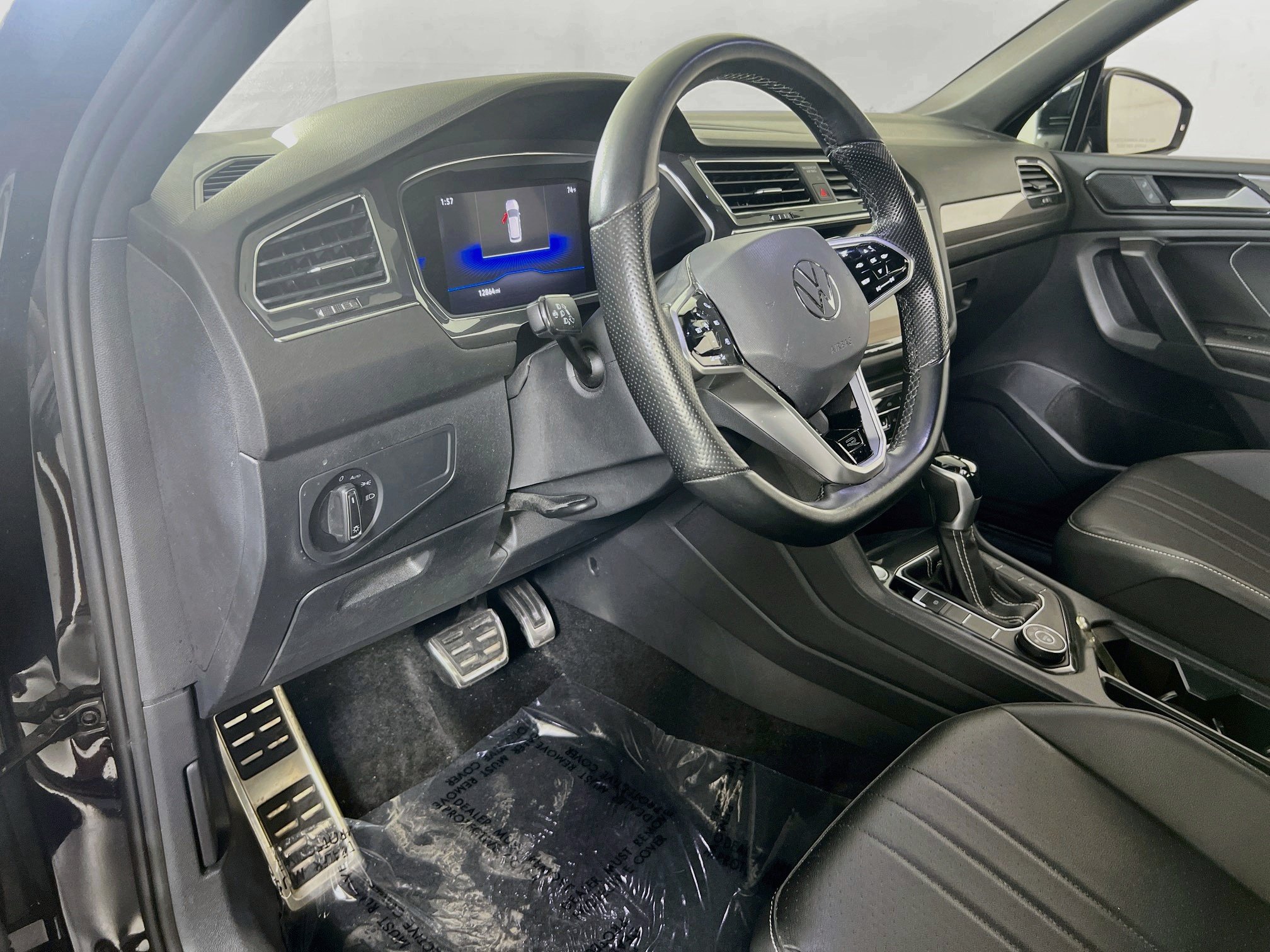 Used 2023 Volkswagen Tiguan SE R-Line AWD/4WD image 9