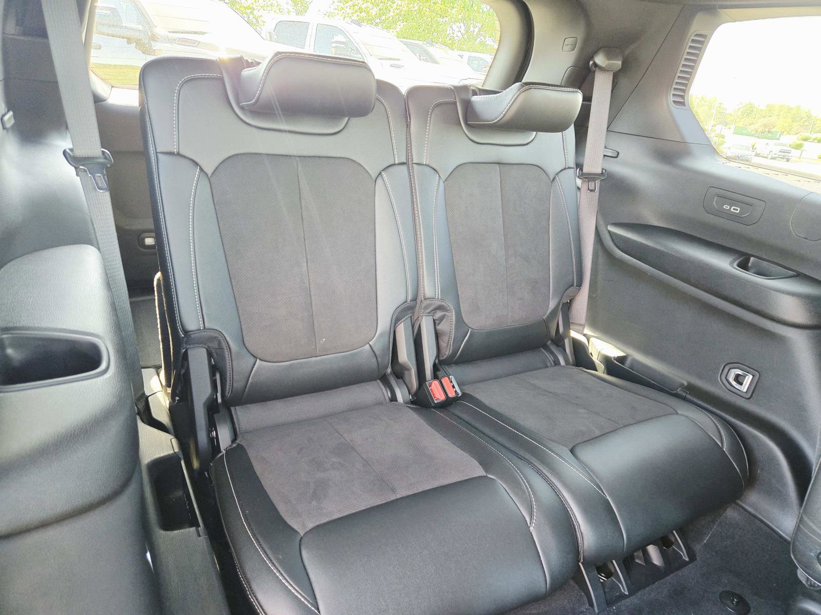 Used 2024 Jeep Grand Cherokee L Altitude AWD/4WD image 17