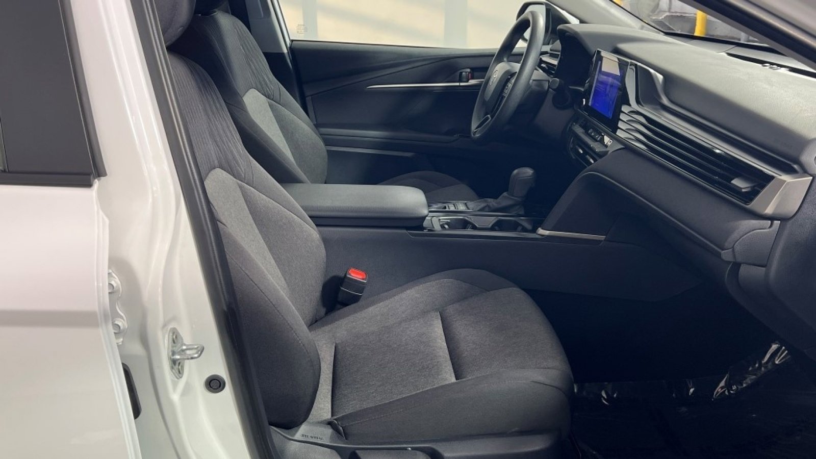 Used 2025 Toyota Camry LE image 34