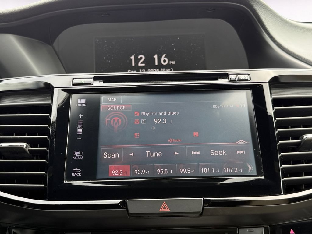 Used 2016 Honda Accord Touring image 14
