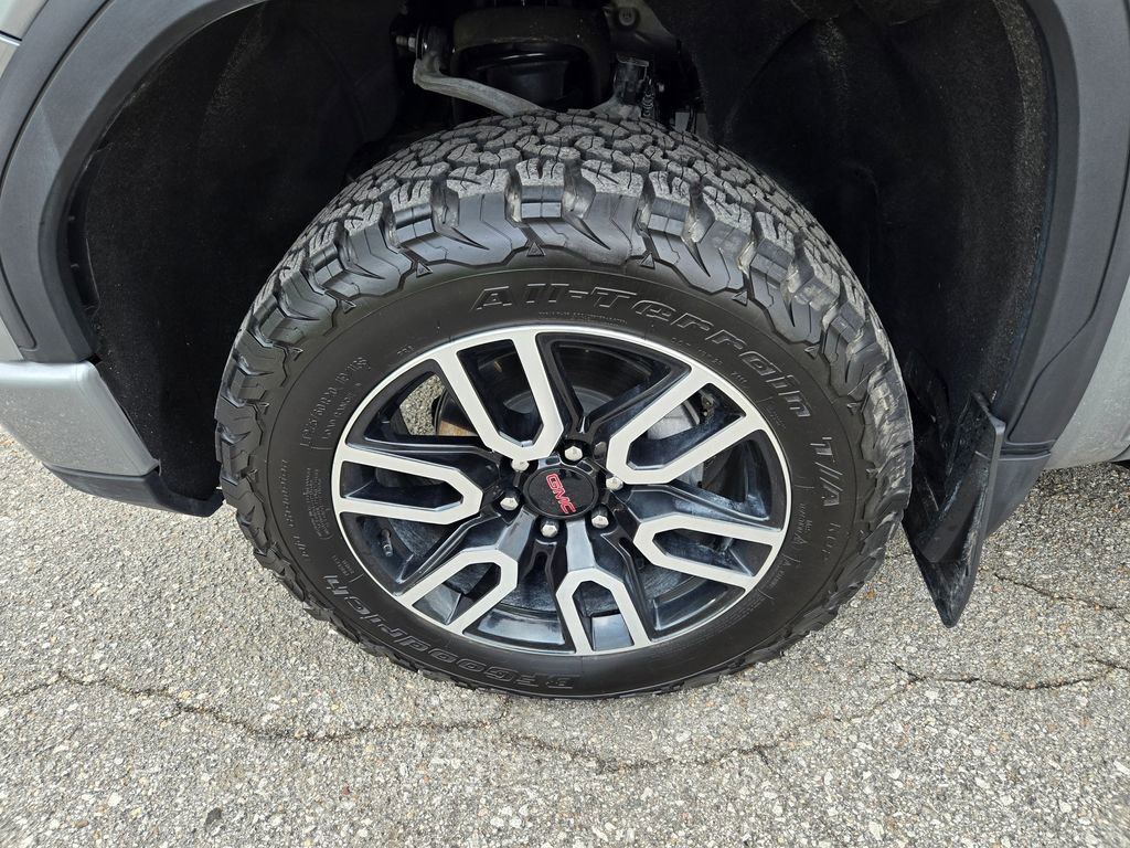 Used 2024 GMC Sierra 1500 AT4 w/ Technology Package AWD/4WD image 12