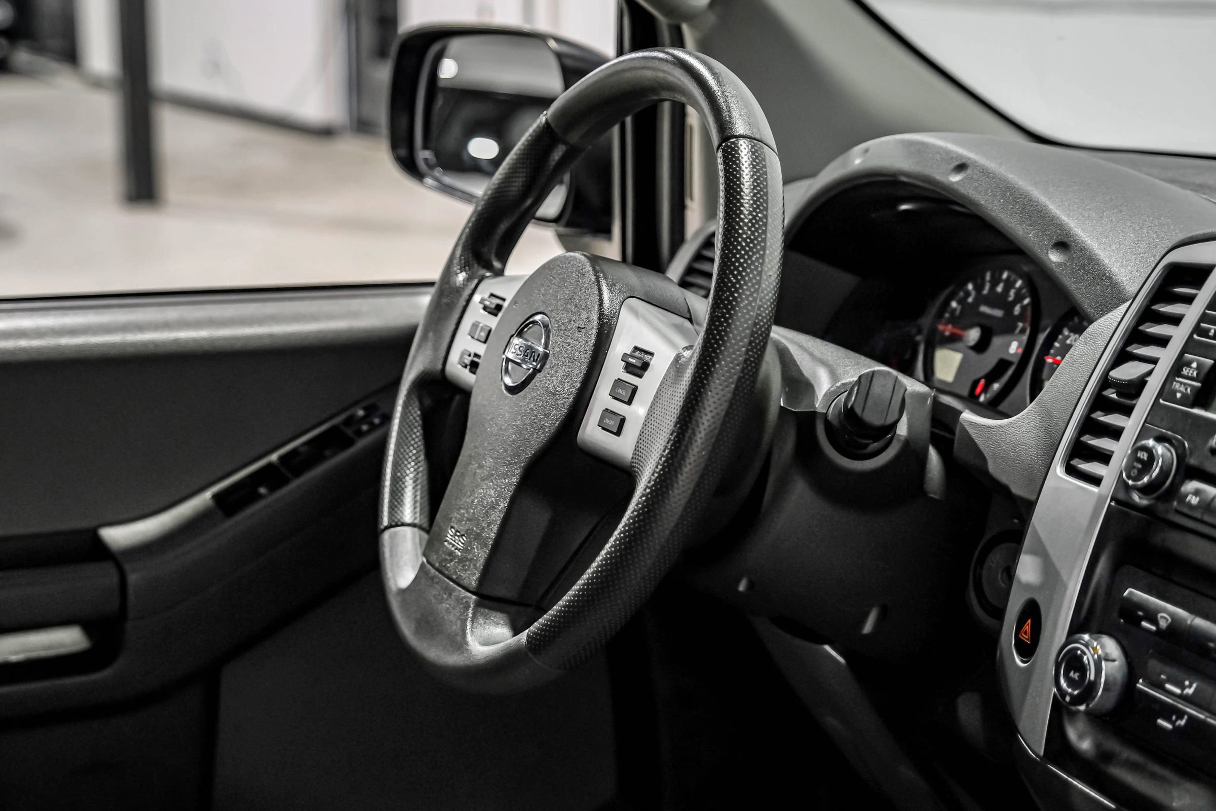 Used 2015 Nissan Xterra X AWD/4WD image 14